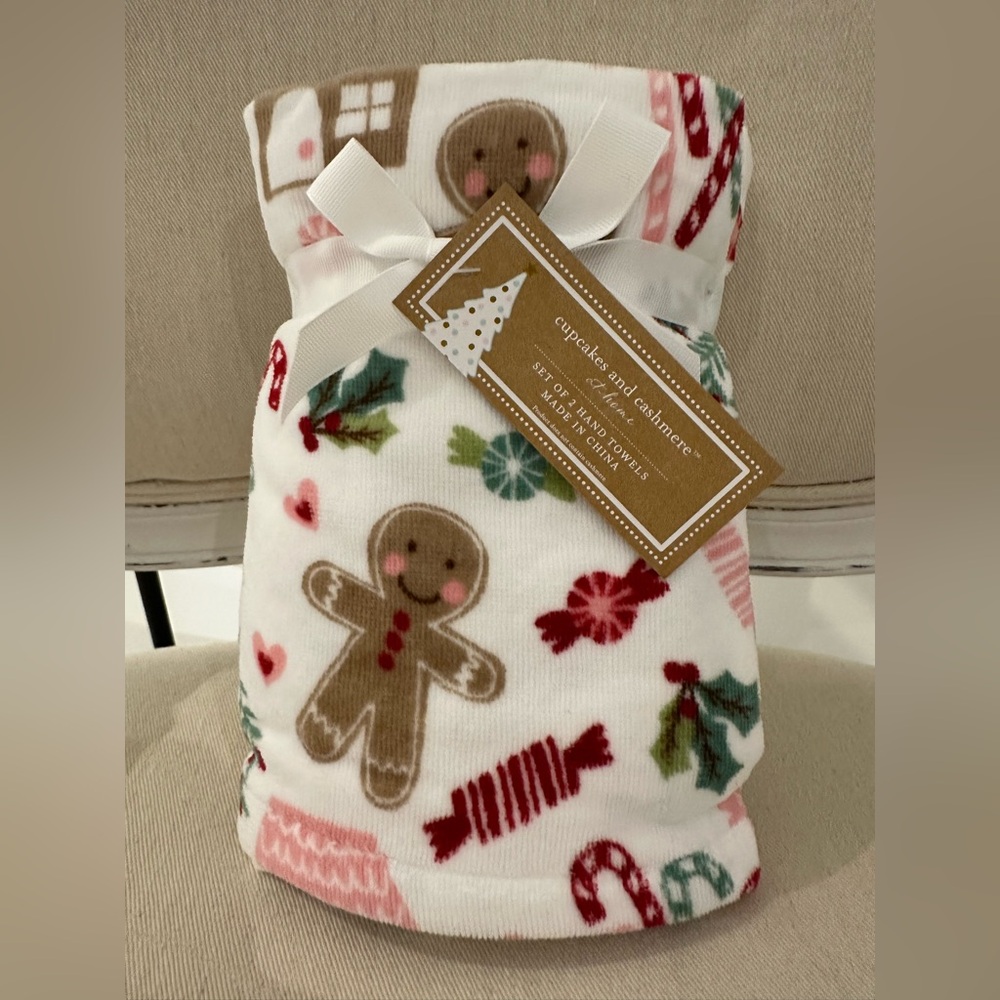 ๐ค NWT Gingerbread Man cupcakes & cashmere Festive Christmas Holiday Hand Towels